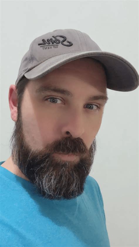 Trying to pull off the blue steel look with my beard M46 : r/selfie