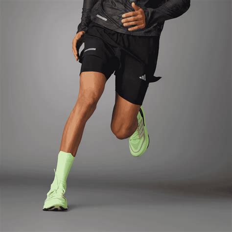 Best Reflective Running Gear for Men in 2025 | OPUMO Magazine | OPUMO ...