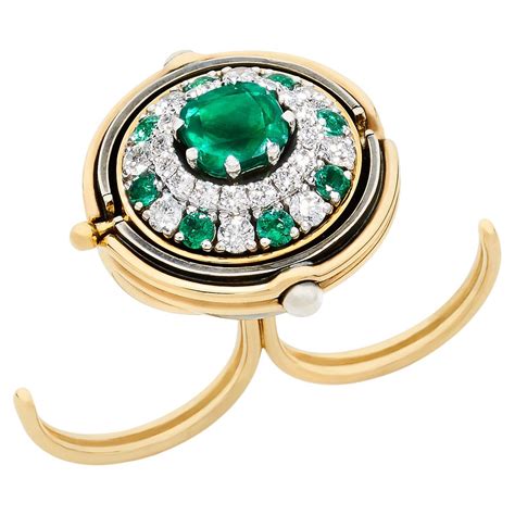 Emerald and Diamond Double Ring in 18k Gold For Sale at 1stDibs