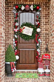 Decorating Doors For by 37 Beautiful Front Door Decor Ideas Interior God Decorating Doors For