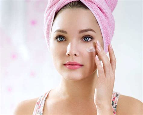Avoid These Four Makeup Ingredients If You Have Acne-prone Skin | Femina.in