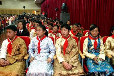 中国教育援藏新模式：藏族孩子家门口建内地西藏班_半月谈网