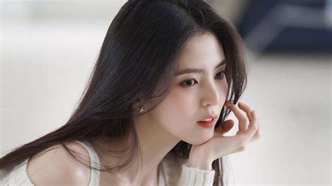 Han So Hee debunks plastic surgery rumours during live chat ...