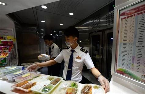 高铁禁带自热饭：作为附加服务，有偿的乘车能否享受免费的餐饮？ - 知乎