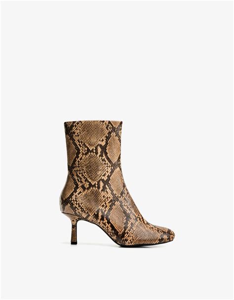 Animal print high-heel ankle boots - Women | Bershka