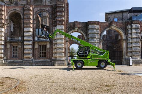Manitou Telehandler vs Merlo 的图像结果