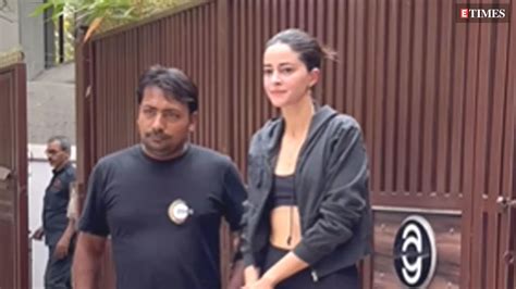 Ananya Panday gets scared while posing for cameras; check out why ...