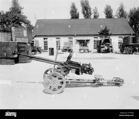 Dshk machine gun Black and White Stock Photos & Images - Alamy