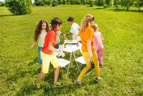 15 Traditional Garden Games for Kids