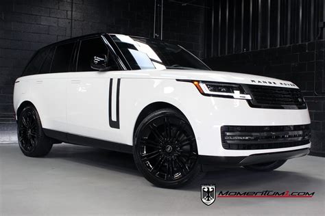 Range Rover 2022 White Black Rims