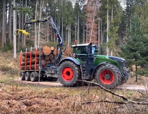 Holztransport extrem: Mit dem Fendt 1050 Traktor in den Wald ...
