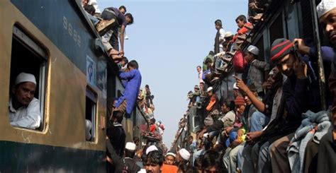 印度的火车为何那么多乘客？印度火车真实的情况是什么样的？_法库传媒网