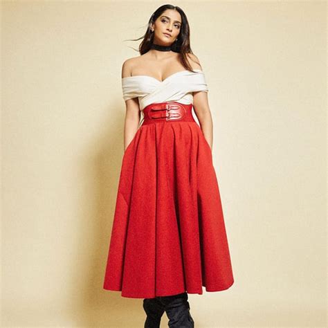 Sonam Kapoor Looks Insanely Hot in Latest Pictures