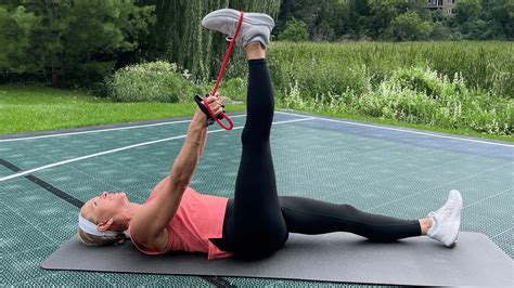 Best 8 Leg Stretches For Tight Leg Muscles