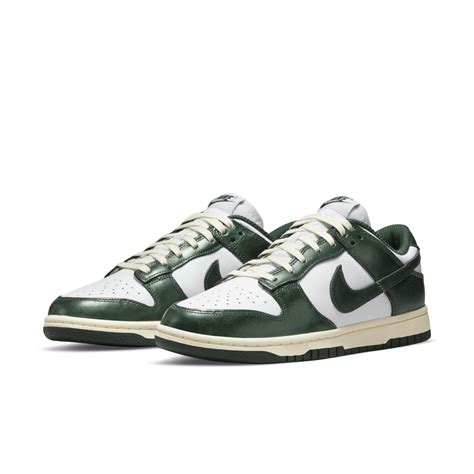 Women's Dunk Low 'Vintage Green' (DQ8580-100) Release Date. Nike SNKRS
