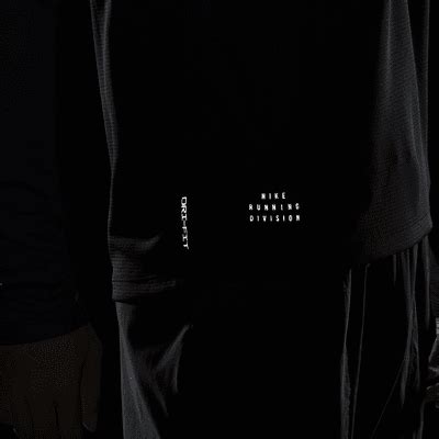 Nike Run Division Men's Dri-FIT 1/2-Zip Mid-Layer Running Top. Nike IN