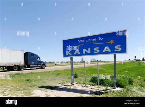 Welcome To Kansas Sign Stock Photos & Welcome To Kansas Sign Stock ...