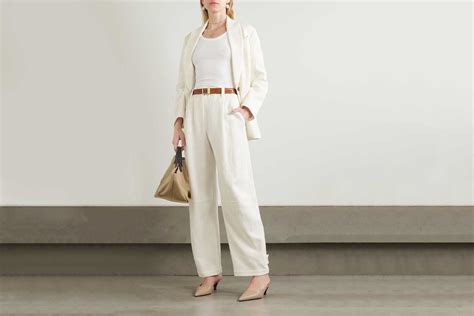 Professional Attire for Women 的图像结果