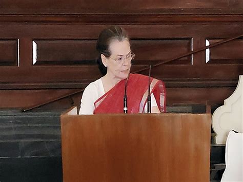 Sonia Gandhi condoles demise of K Sankaranarayanan, says 'loss to ...