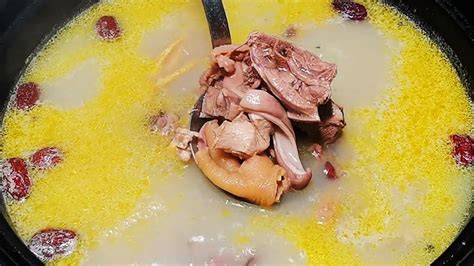 粤菜莲子猪肚鸡汤的做法，好吃又营养，天冷了，你来上一碗吧【我是马小坏】