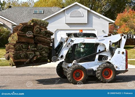 Bobcat Skid Steer Moving a Pallet of Rolled Sod Editorial Photography ...