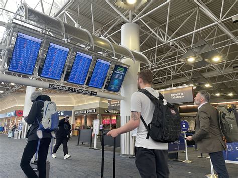 Milwaukee passengers ditch flights for rental cars amid shutdown