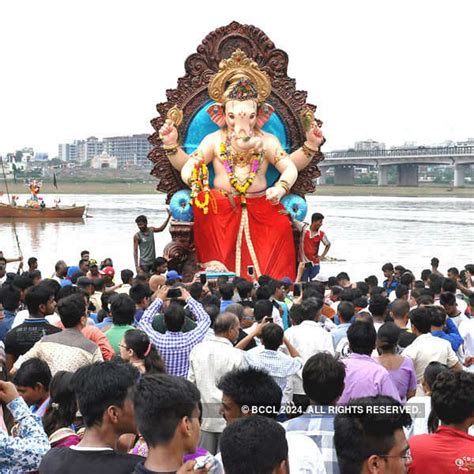 Ganesh Visarjan across India Photogallery - Navbharattimes