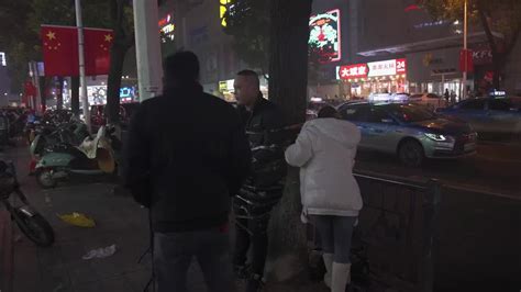 凌晨四点的上海 谁在守护安宁？记者探访“都市守夜人”_法谭_新民网