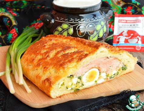 Кулебяка с горбушей, луком и яйцом – кулинарный рецепт