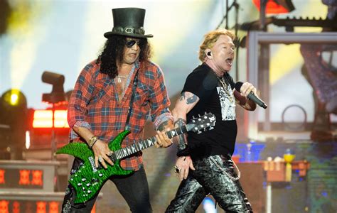 Fans react to Guns N Roses starting Glastonbury set on time