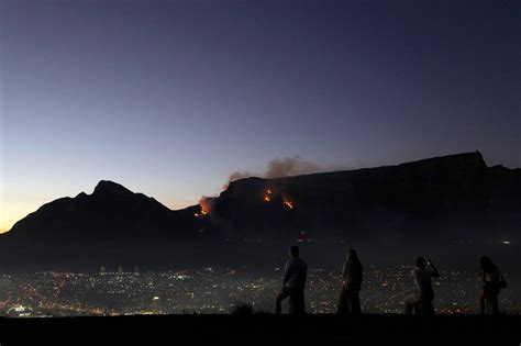 Wildfire Burning on Table Mountain Moves Toward Cape Town - The New ...