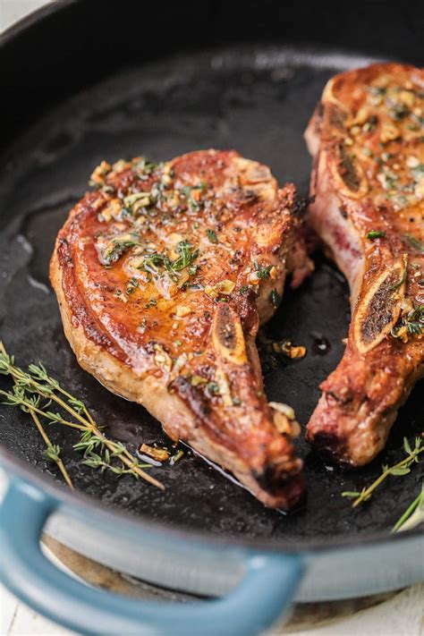Quick and Easy Pan Seared Pork Chops (In Cast Iron Skillet)