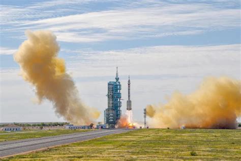 神州十二号发射圆满成功