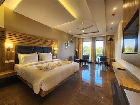 PORTOLA HOTEL BY PARKSIDE. (Sheela) - Hotel Reviews, Photos, Rate ...