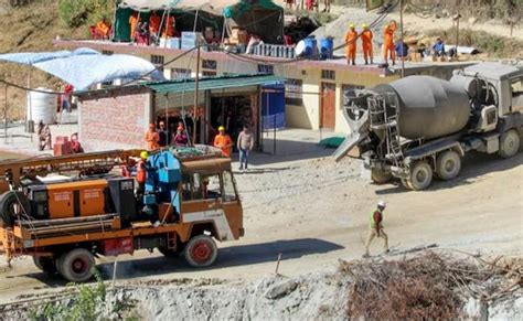 Tunnel collapse: Options of manual drilling, creating vertical escape ...