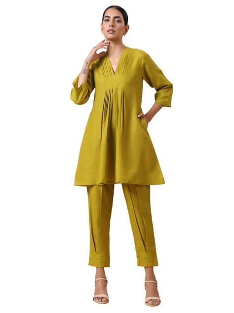 Buy true Browns Women's Regular Fit V Neck Cotton Linen Lime Green ...