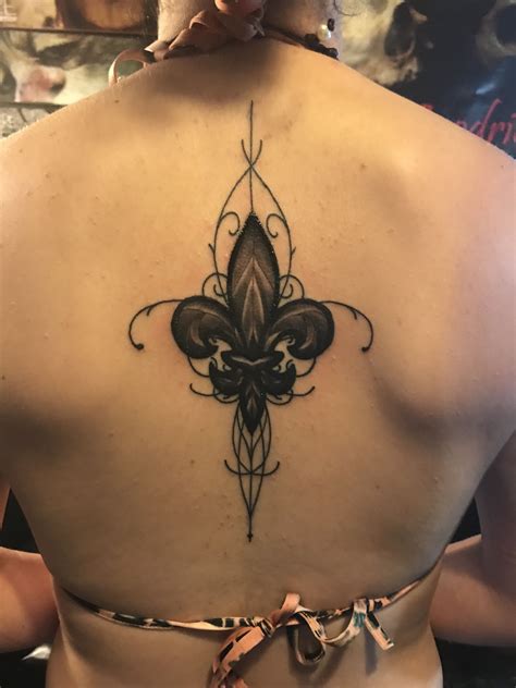 Fleur de lis Tattoo | Shoulder tattoos for women, Body art tattoos, Fleur de lis tattoo
