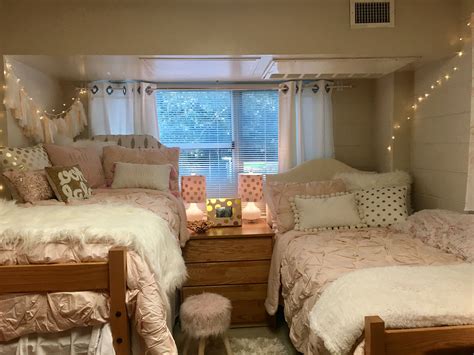 DORM ROOM ECU!! | Pink dorm rooms, College dorm room decor, Girls dorm room
