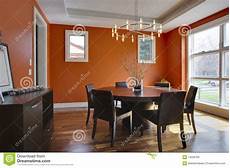 pareti sala da pranzo sala da pranzo di lusso con le pareti arancioni immagine pareti sala da pranzo sala da pranzo di lusso con le pareti arancioni immagine