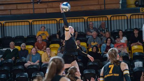Volleyball names team award recipients - Michigan Tech