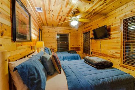 Crooked Pine Cabin | Broken Bow, Oklahoma