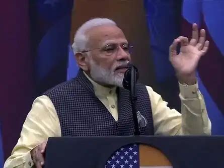 Howdy Modi Highlights: With Trump in audience, Modi takes a mighty ...