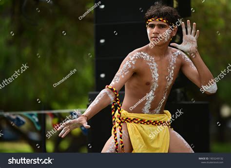 Asutrelian Local People 的图像结果