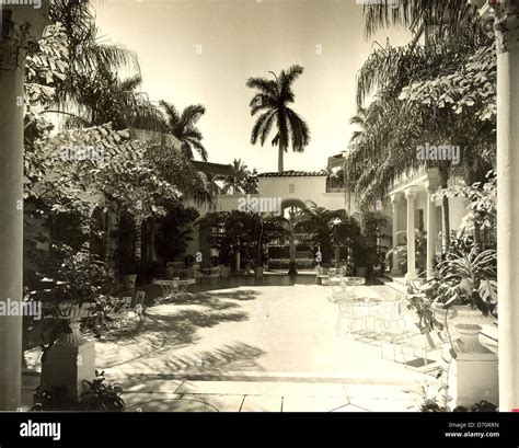 Patio, Everglades Club, Palm Beach, ca 1940 Stock Photo - Alamy