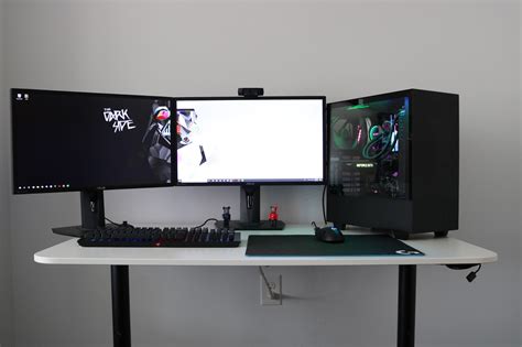 My Dual Monitor Gaming Setup. PC Specs = I7-8700k ~ Titan Xp ~ 16 GB G ...