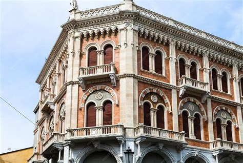 Palace on piazza delle erbe in padua | Premium Photo