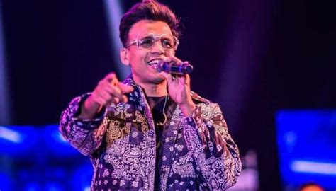 Indian Idol Season 1 Winner Abhijeet Sawant Reveals He Was On Tinder ...
