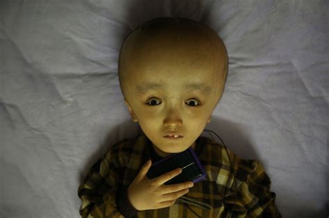 Alien Baby in India 的图像结果
