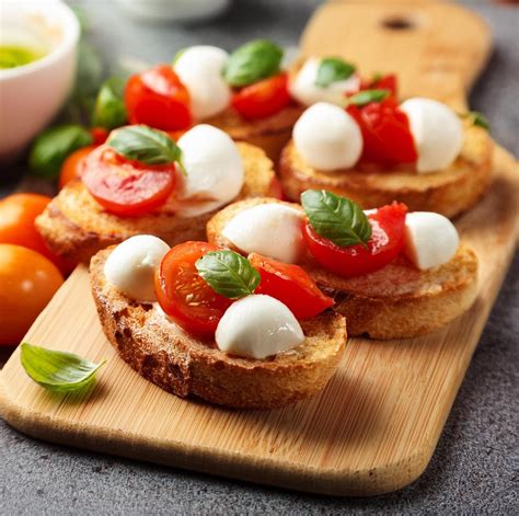 bruschetta recipe with mozzarella N°1- recipeplatter