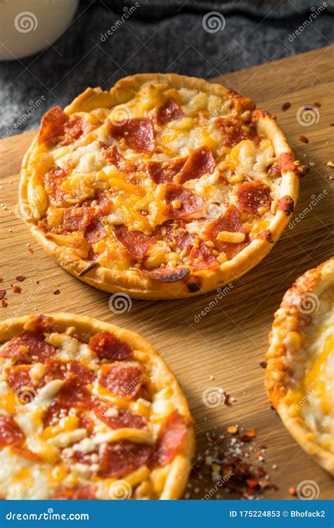 Fast Food Frozen Individual Pizzas Stock Image - Image of pepper ...